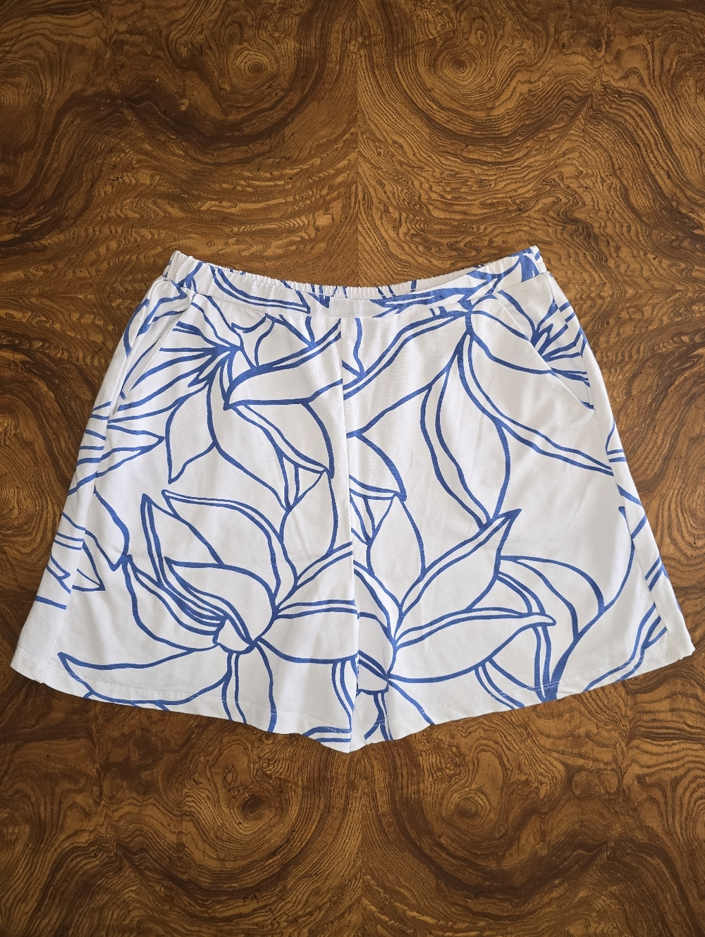 Tori Richard Blue and White Floral High Waisted Bamboo Blend Shorts Womens Med